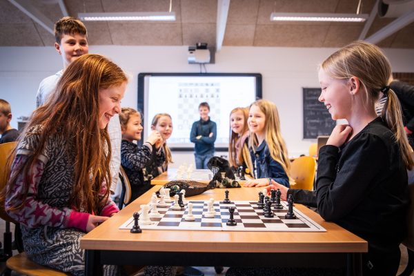 Spil_hjernen_stærk_sammen_Kondiskak_Pressefoto_Dansk_Skoleskak_Kan_frit_benyttes (2)